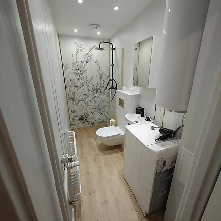 Kawalerka W Centrum Quarto em Acomodações Particulares