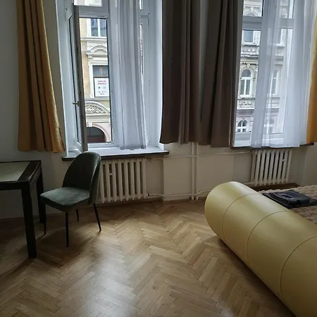 Kawalerka W Centrum Quarto em Acomodações Particulares
